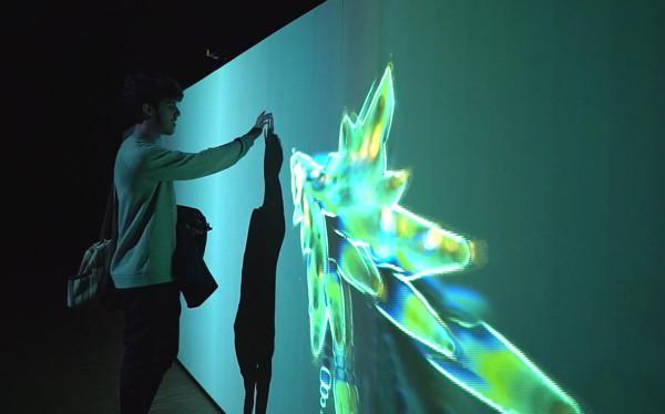 創(chuàng)新互動藝術(shù)：墻面智能投影系統(tǒng)的魔幻世界