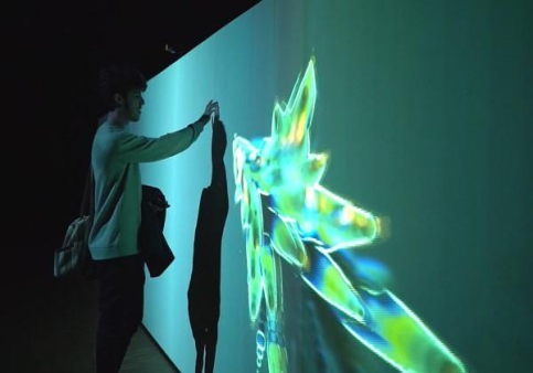 創(chuàng)新互動藝術(shù)：墻面智能投影系統(tǒng)的魔幻世界