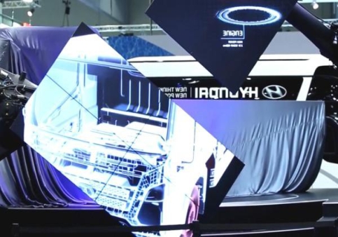 汽車工業(yè)的未來展望：機械臂互動大屏引領(lǐng)創(chuàng)新